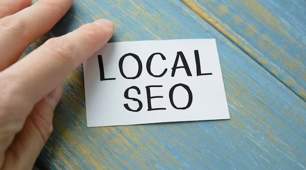 Hand holding a paper with the words 'local SEO'